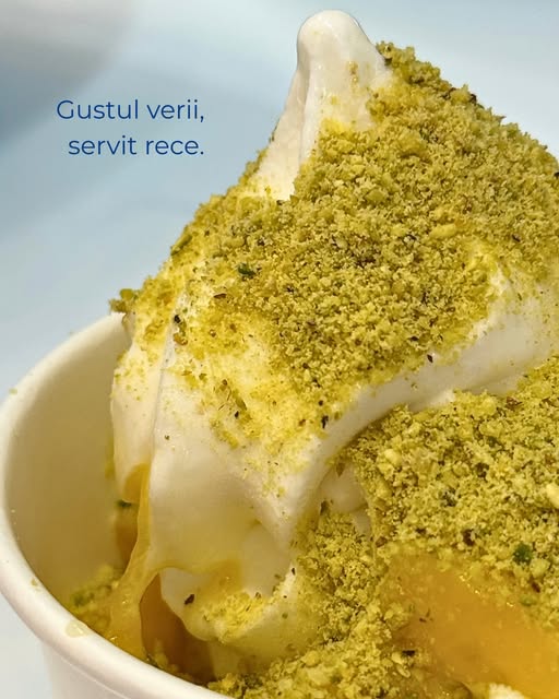 Frozen yogurt cu fructe proaspete